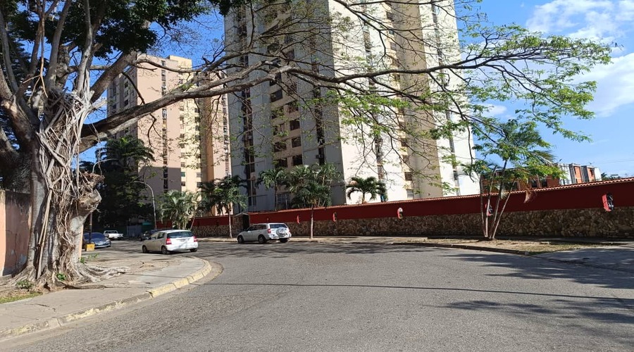Vendo Cómodo Apartamento en la Urbanización Los Caracaros Naguanagua. Edo. Carabobo. Venezuela AO 2140
