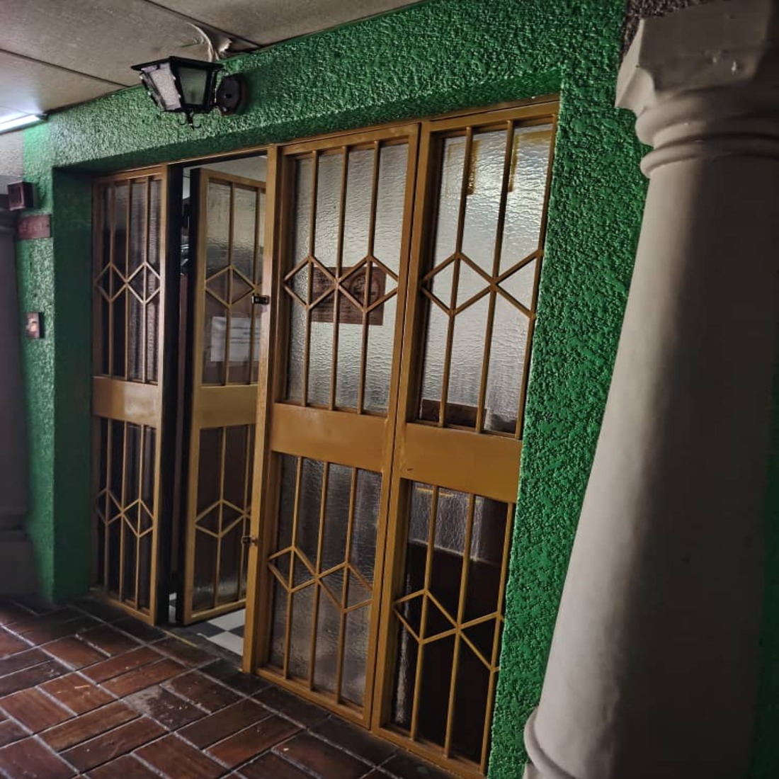 AI-3140-013 Vendo Local en la Torre Valencia en la Avenida Bolívar Norte, Edo. Carabobo. Venezuela