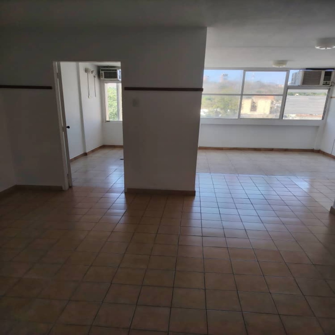 AI-3214–013 Alquilo Cómoda Oficina en el Edificio Torre Valencia con 4 módulos, Valencia, Edo. Carabobo. Venezuela.