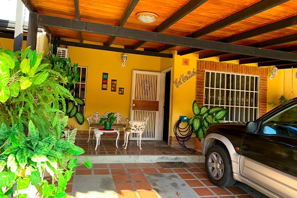 Vendo Hermosa Casa Equipada en la Urbanizaci�n Valle de Oro en San Diego, Estado Carabobo. Venezuela  FD 1646