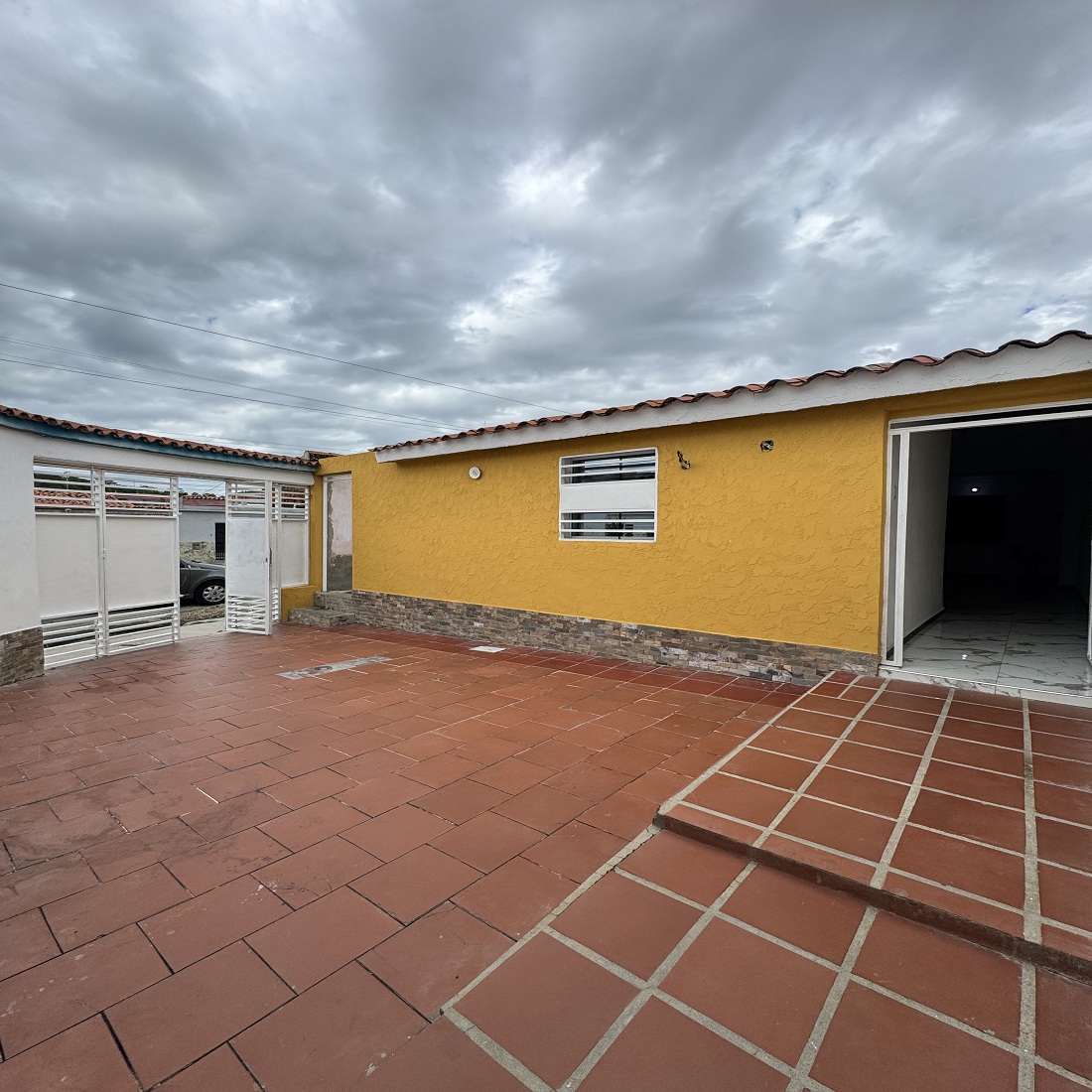 AI-3372-046 Vende Amplia casa con Anexo Ubicada en la Urbanización Villa del Centro, Sam Joaquín, Edo. Carabobo. Venezuela.