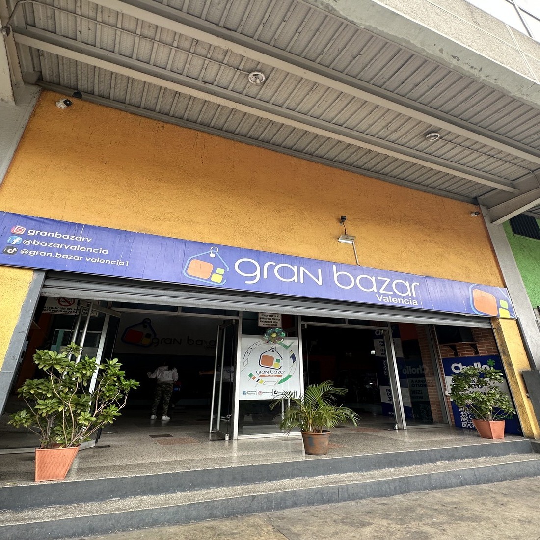 AI-3149-030 Vendo Local Comercialubicado en laAvenida Lara Valencia. Edo. Carabobo. Venezuela.