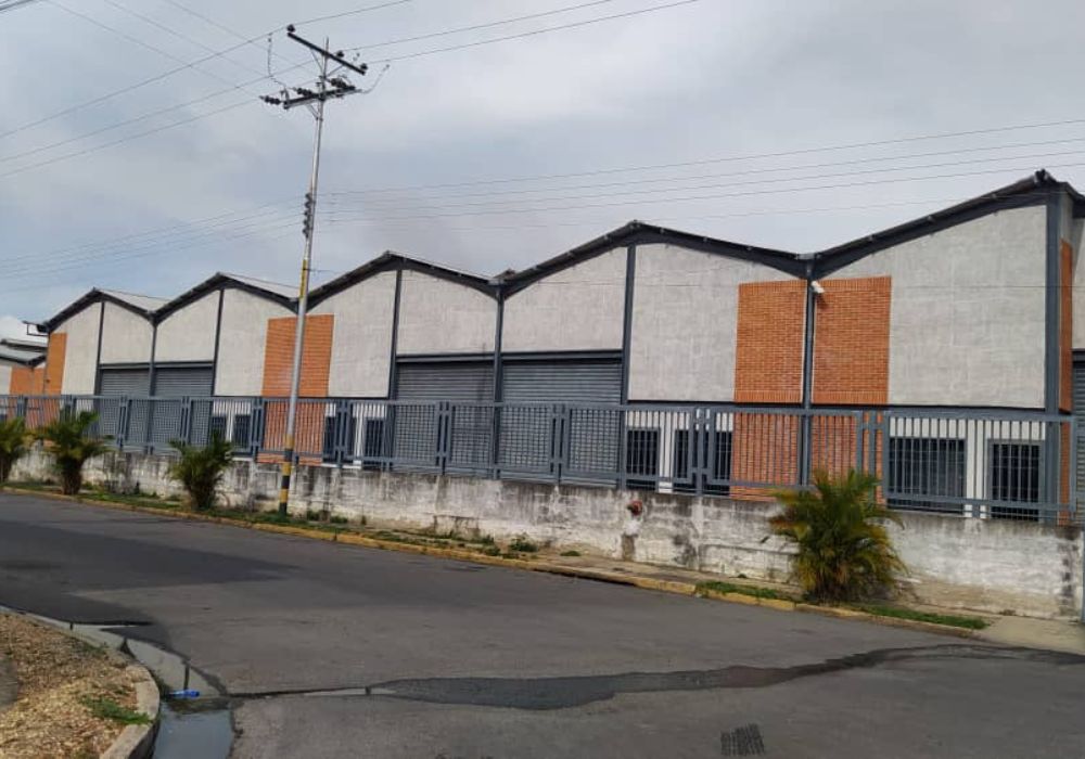 Vendo Excelente Galp�nn en el Centro Empresarial Los Jarales San Diego Edo. Carabobo. Venezuela. NYL 2308