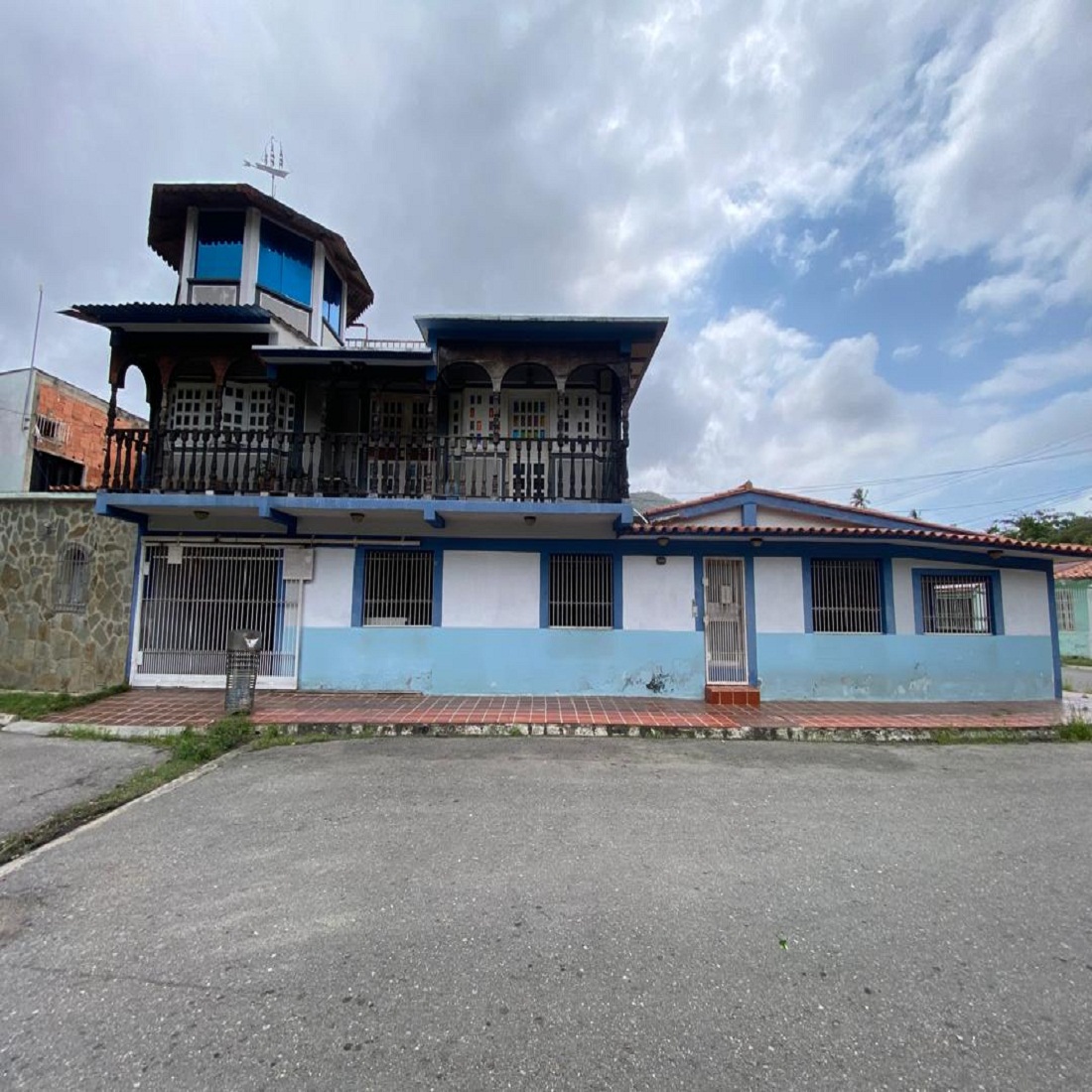 AI-3226-034 En Venta confortable Casa-Quinta de dos niveles Ubicada en Residencias Isla Larga I, Borburata. Puerto Cabello - Edo. Carabobo. Venezuela