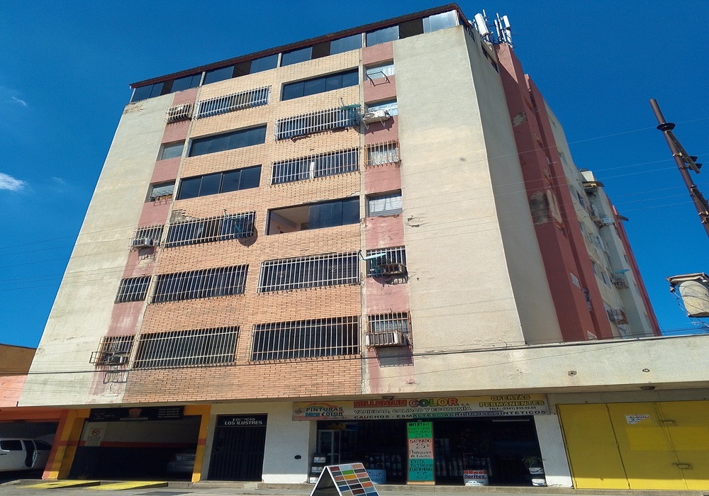 Ofrezco en Venta Cmodo Apartamento en la Av. Lisandro Alvarado en Valencia, Edo. Carabobo. Venezuela. BC 2258