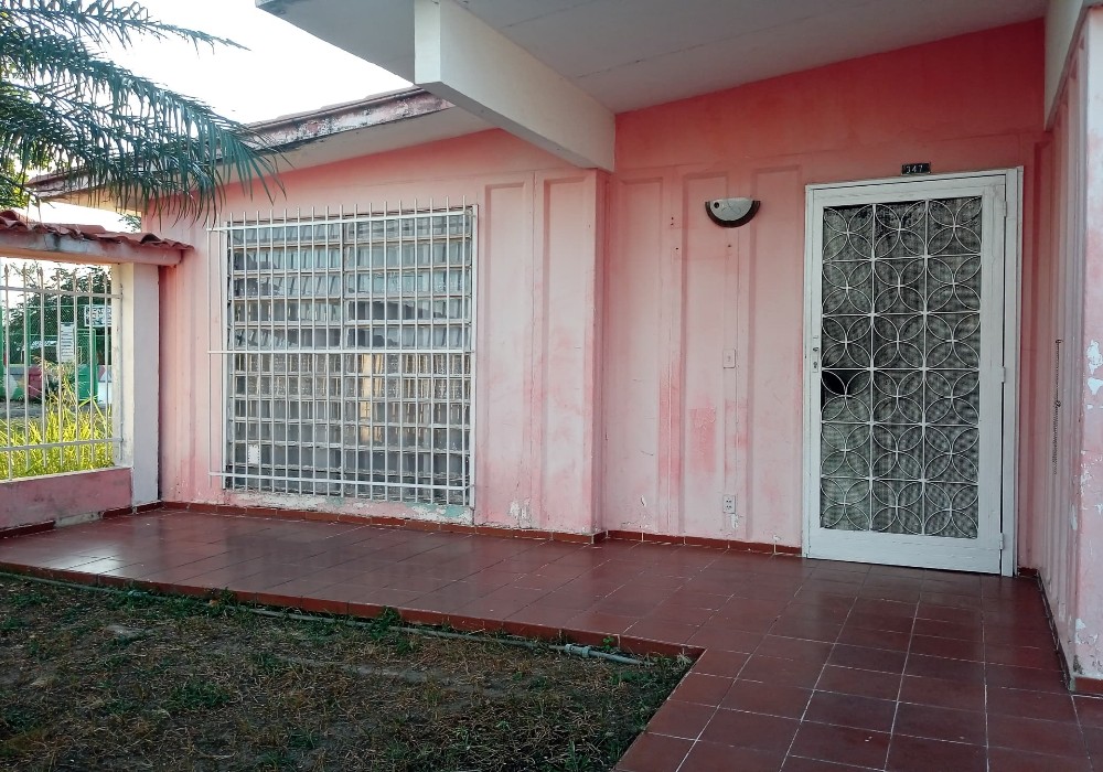 Vendo Amplia Casa en la Urb. Fundacin Mendoza, Valenca, Edo. Carabobo. Venezuela MG 2383