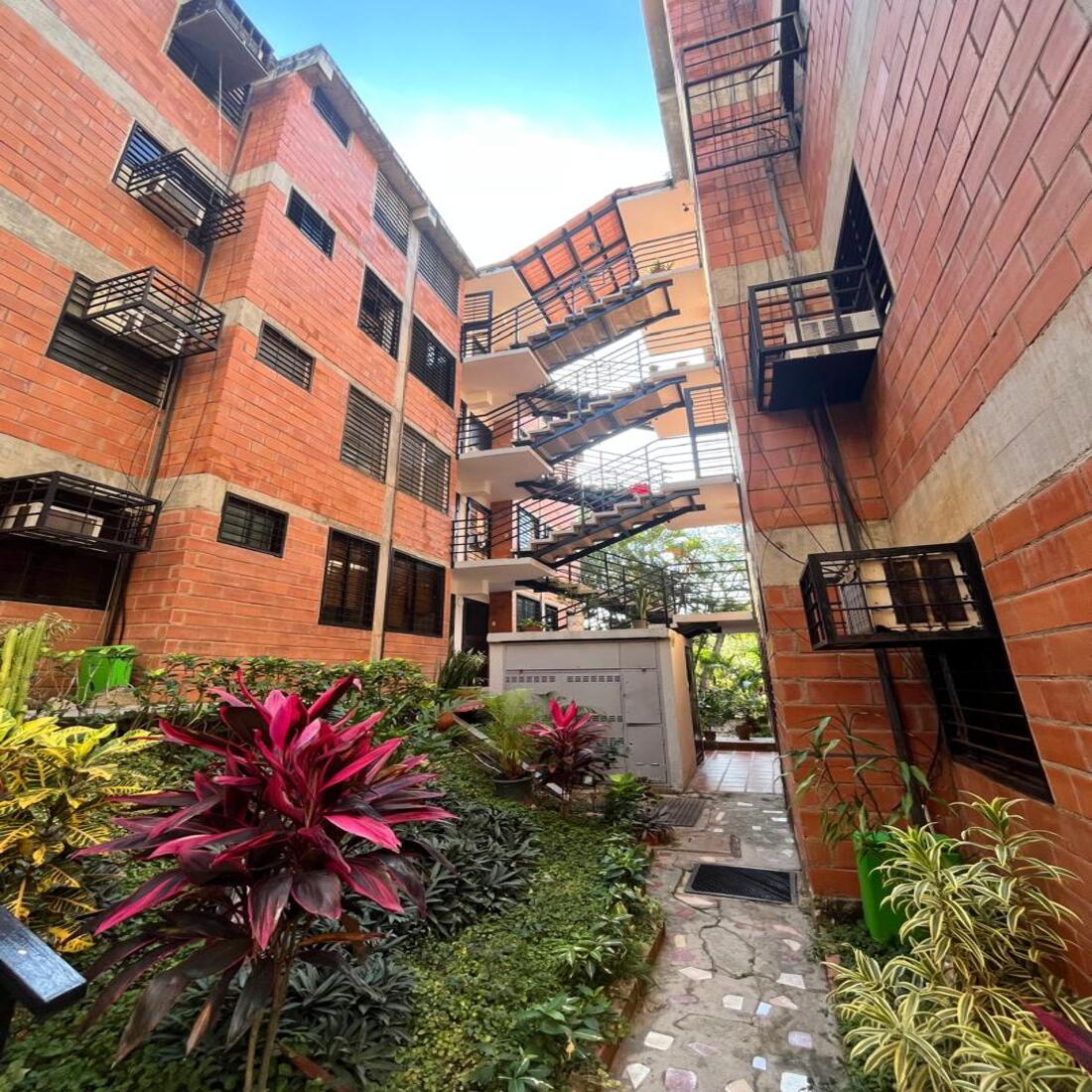 �AI-3291-055 Alquilo Apartamento en la Urbanizaci�n Las Chimeneas, Valencia, Edo. Carabobo. Venezuela.