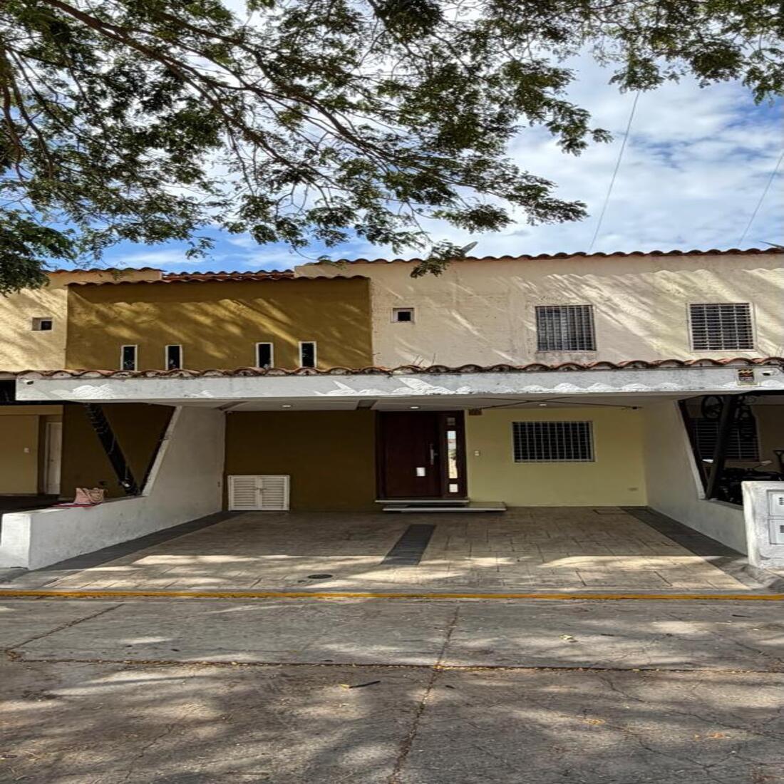 AI-3219-004. Vendo Bello TownHouses Amoblado y Equipado en la Urbanización Villas de San Rafael San Diego Carabobo.