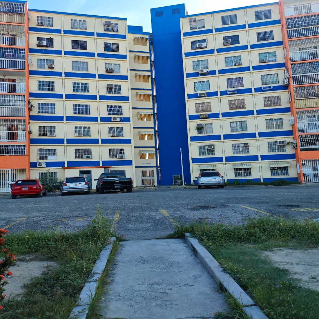 AI-3513-094 Vendo Cómodo Apartamento en Residencias Gracielas, Paraparal, Los Guayos. Edo. Carabobo. Venezuela.